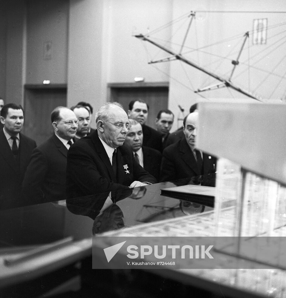 Nikolai Podgorny visiting Uralmashzavod plant