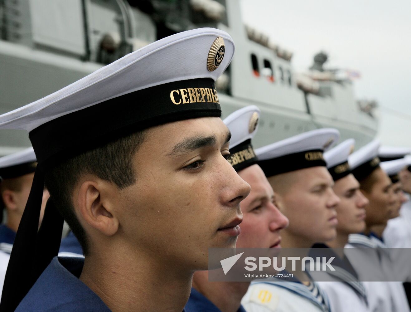 Arctic Fleet sailors, parting with the Peter the Great cruiser