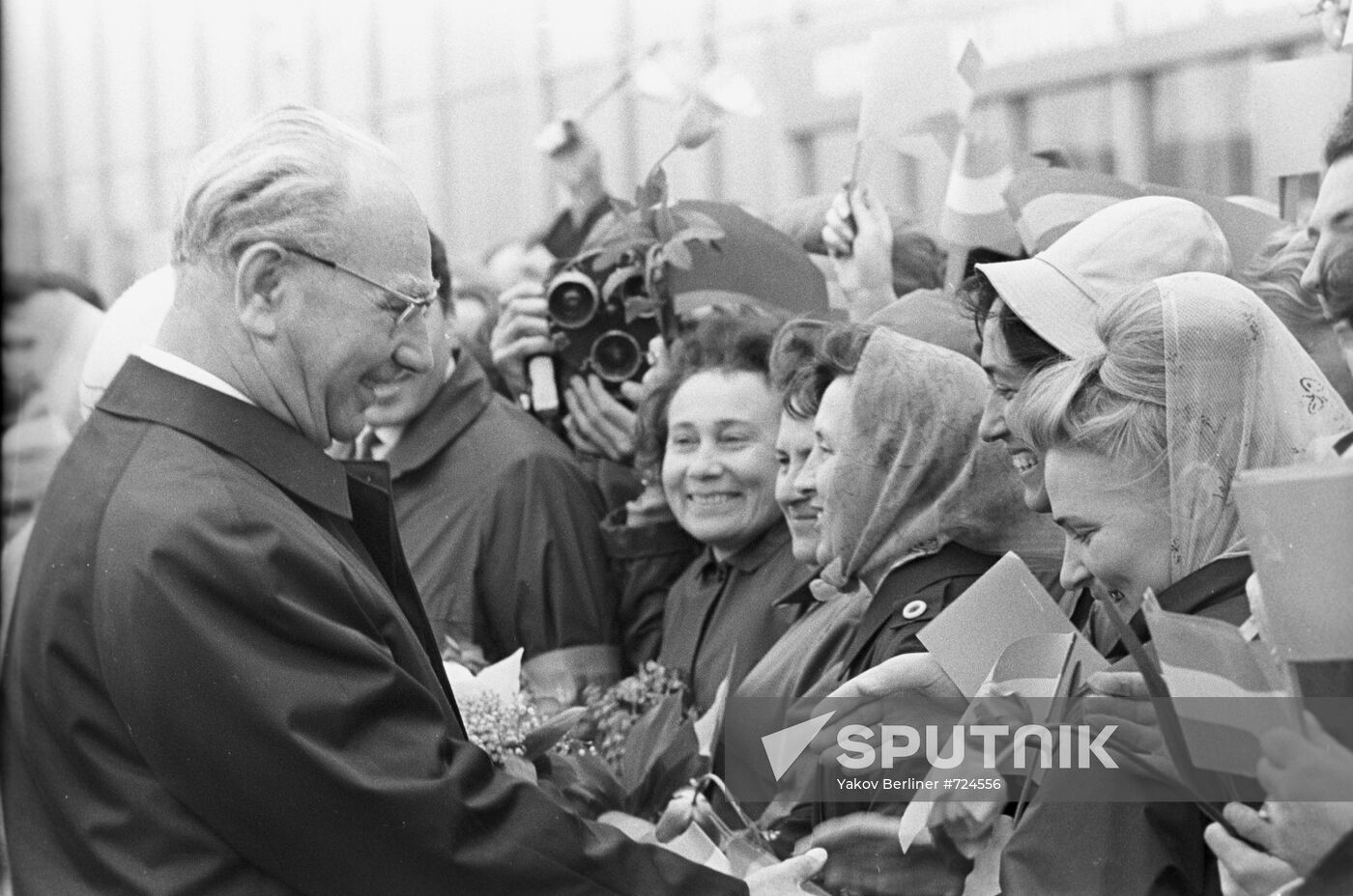 Muscovites greeting Austrian President Franz Jonas at Vnukovo airport upon his arrival to USSR for official visit