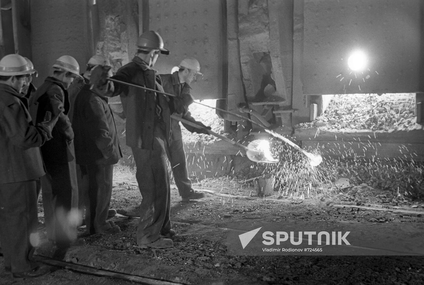 Melting process at Magnitogorsk integrated iron-and-steel works