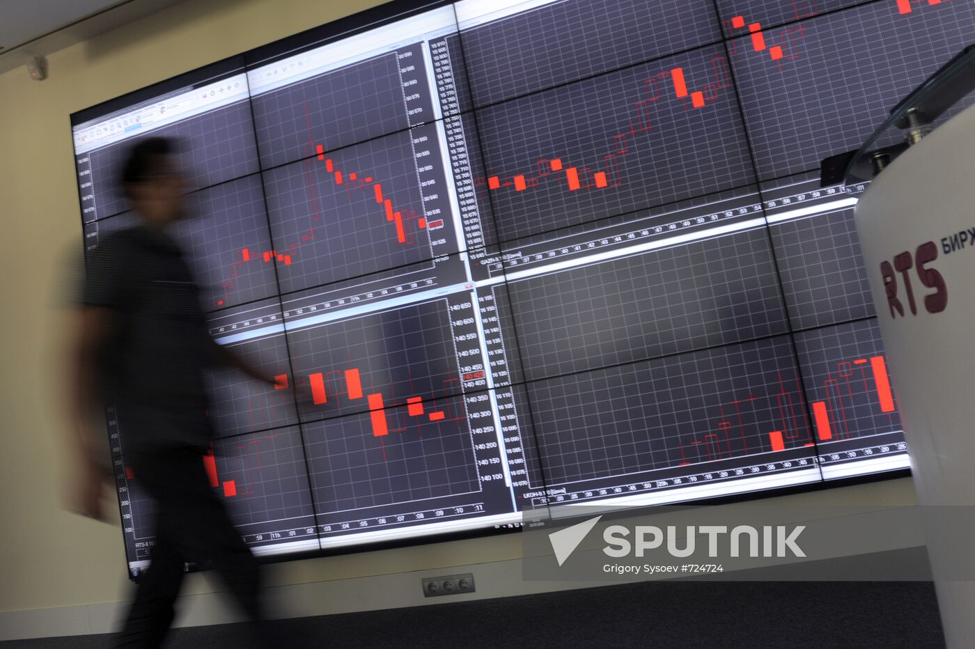 Employee in RTS stock exchange new office