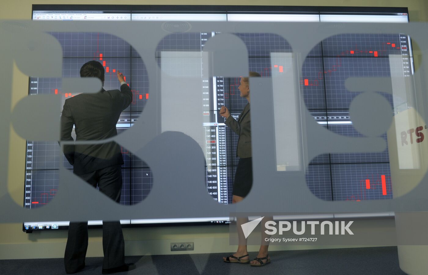 Employees in RTS stock exchange new office