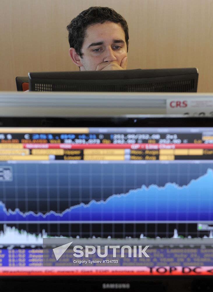 Employee in RTS stock exchange new office