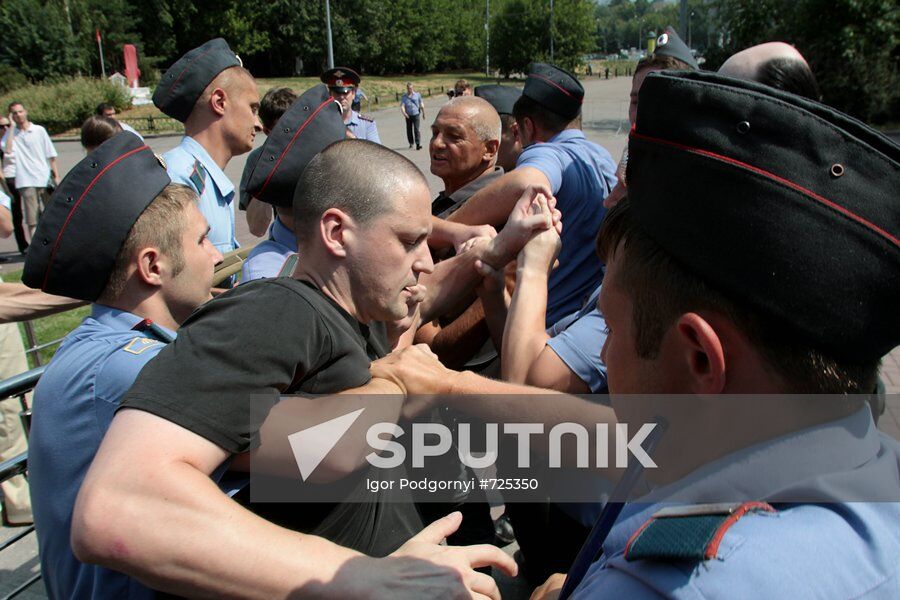Defenders of Khimki forest hold rally