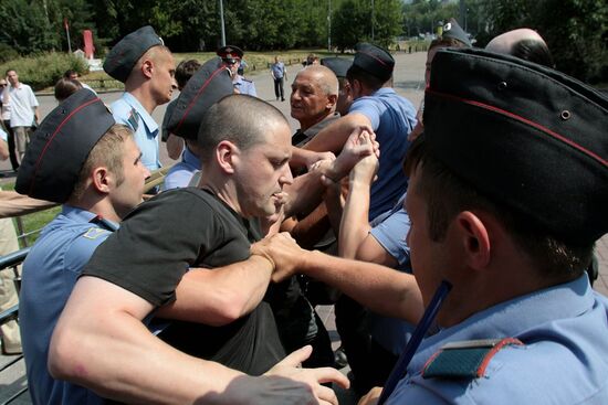 Defenders of Khimki forest hold rally