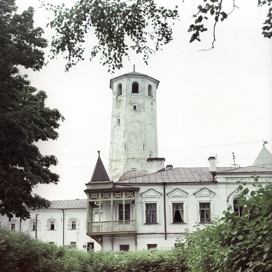 Clock tower in Novgorod