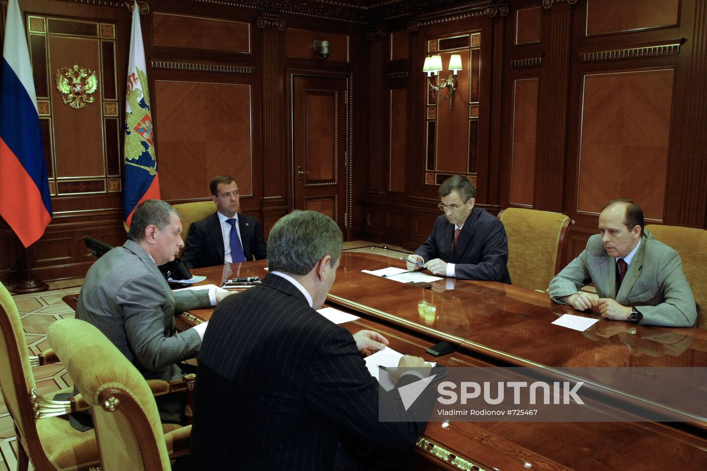 Russian president conducts meeting on Baksan hydro station