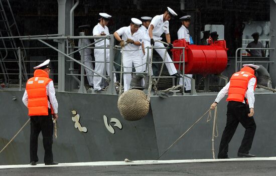 Japanese and American vessels arrive in Vladivostok