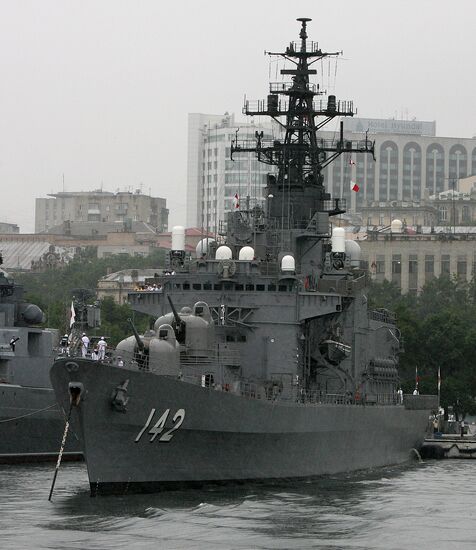Japanese and American vessels arrive in Vladivostok
