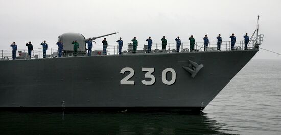 Japanese and American vessels arrive in Vladivostok