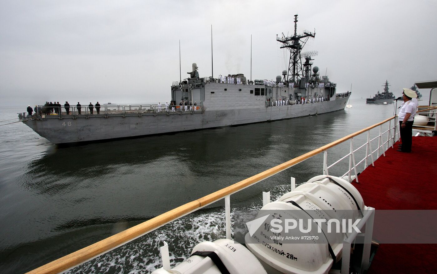 Japanese and American vessels arrive in Vladivostok