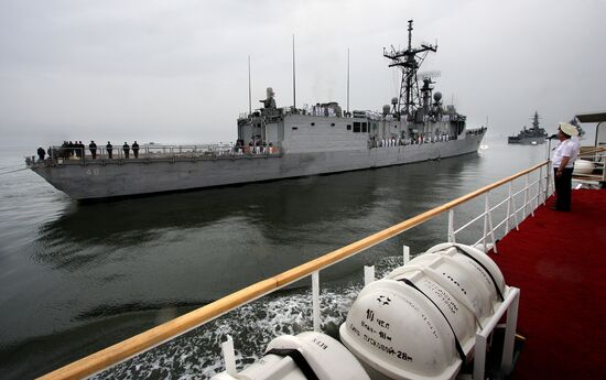 Japanese and American vessels arrive in Vladivostok
