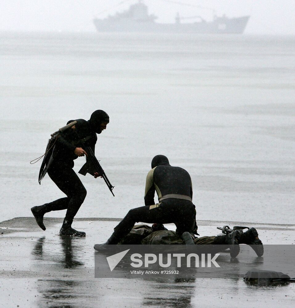 Pacific Fleet holds rehearsal for Navy Day parade