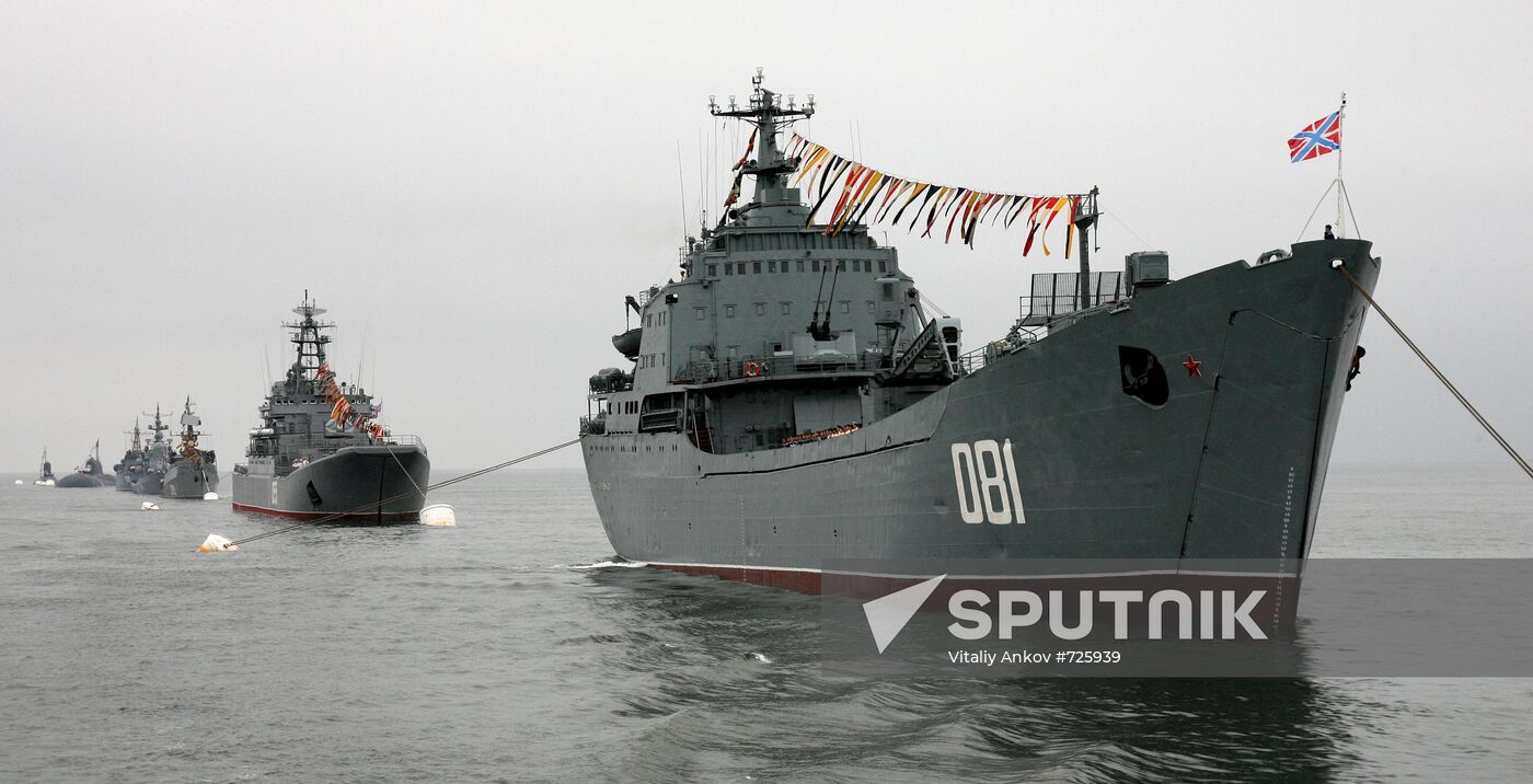 Pacific Fleet holds rehearsal for Navy Day parade