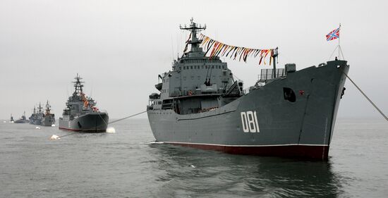 Pacific Fleet holds rehearsal for Navy Day parade