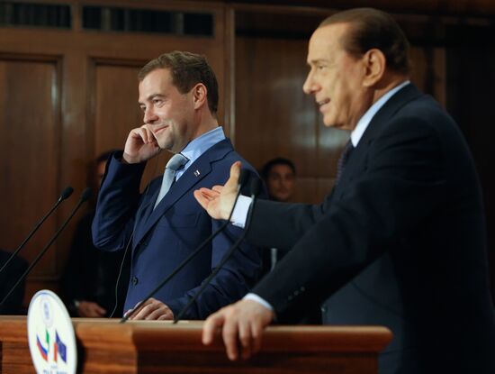 Dmitry Medvedev, Silvio Berlusconi hold press conference