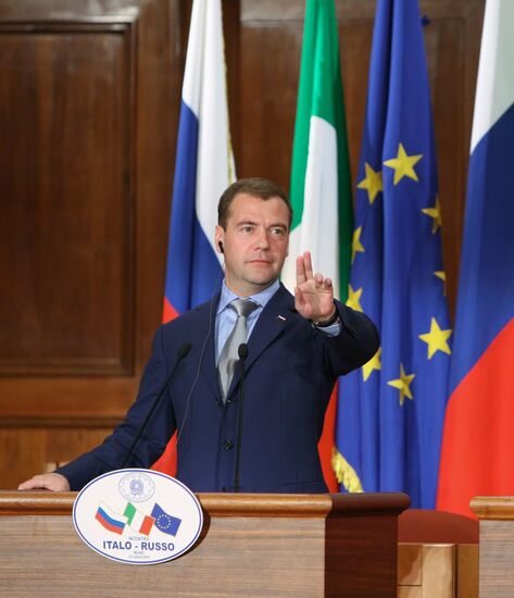 Dmitry Medvedev, Silvio Berlusconi hold press conference