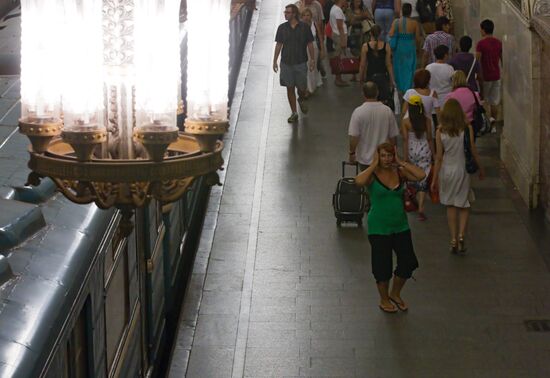 Moscow Metro hit by heat