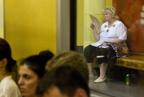 Moscow Metro hit by heat