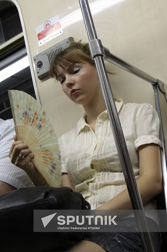 Moscow Metro hit by heat
