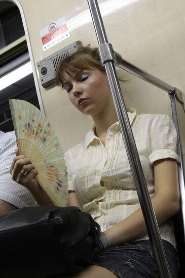 Moscow Metro hit by heat