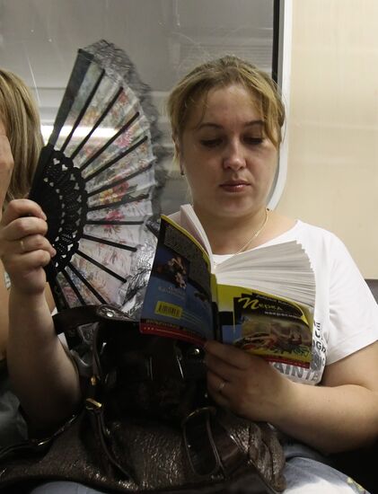 Moscow Metro hit by heat