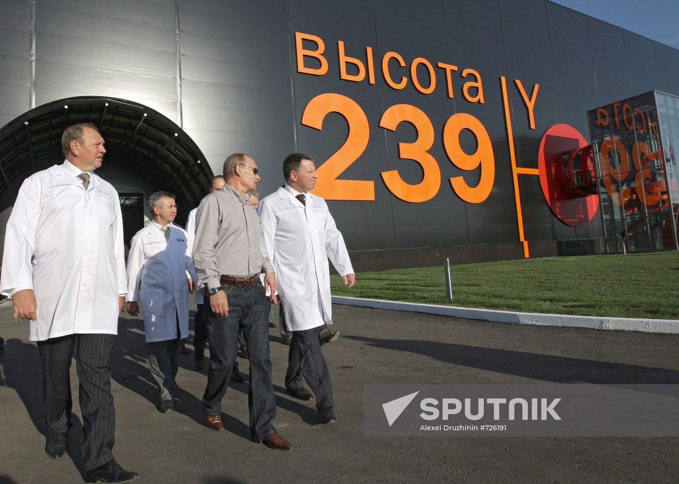 Vladimir Putin visits Chelyabinsk Tube Rolling Plant