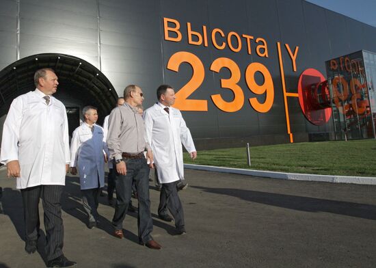 Vladimir Putin visits Chelyabinsk Tube Rolling Plant