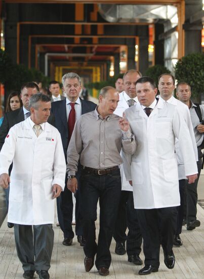Vladimir Putin visits Chelyabinsk Tube Rolling Plant