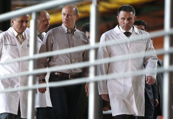 Vladimir Putin visits Chelyabinsk Tube Rolling Plant