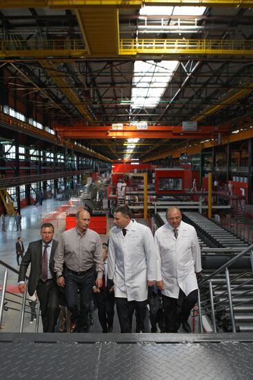 Vladimir Putin visits Chelyabinsk Tube Rolling Plant