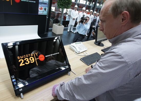 Vladimir Putin visits Chelyabinsk Tube Rolling Plant