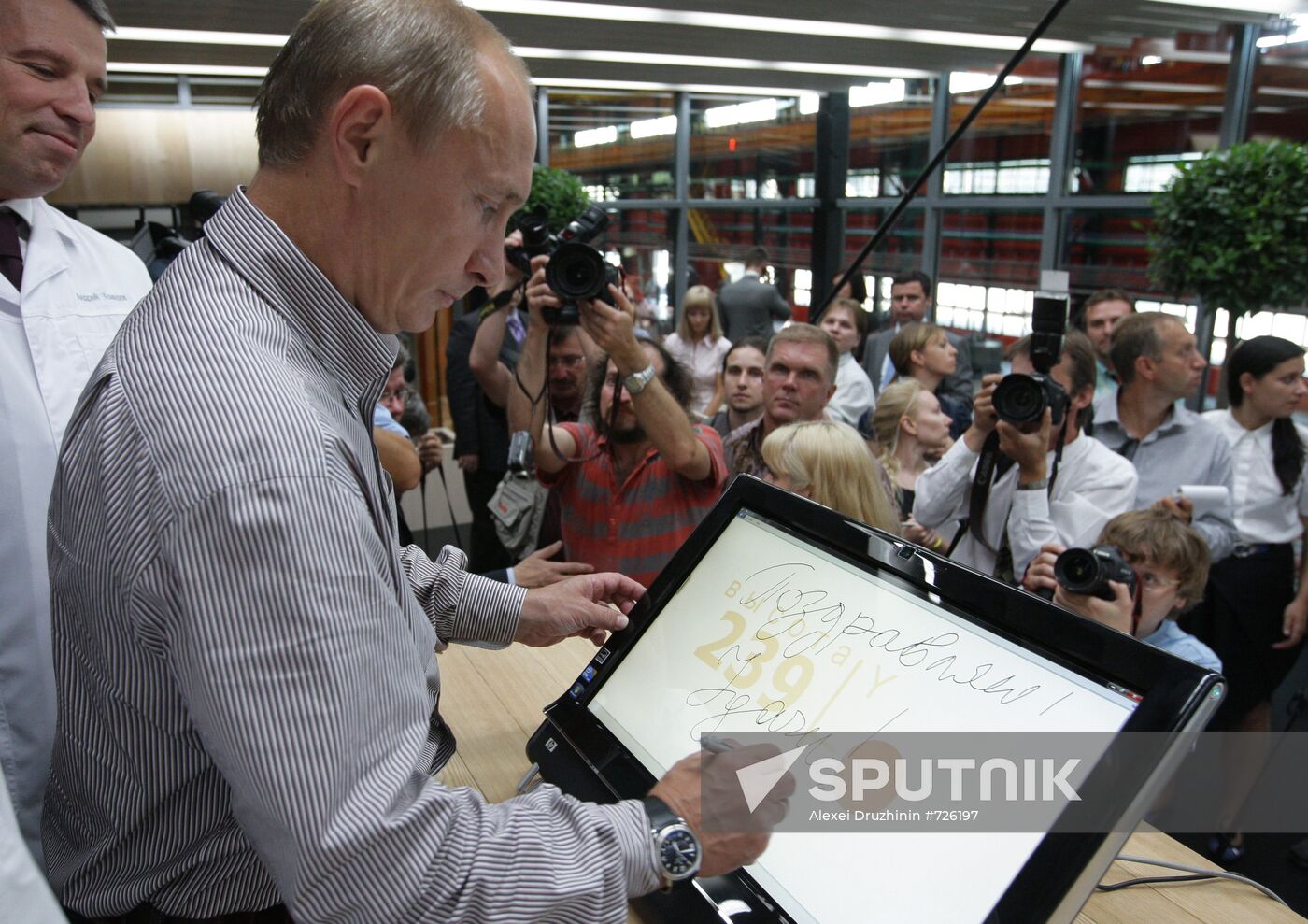Vladimir Putin visits Chelyabinsk Tube Rolling Plant