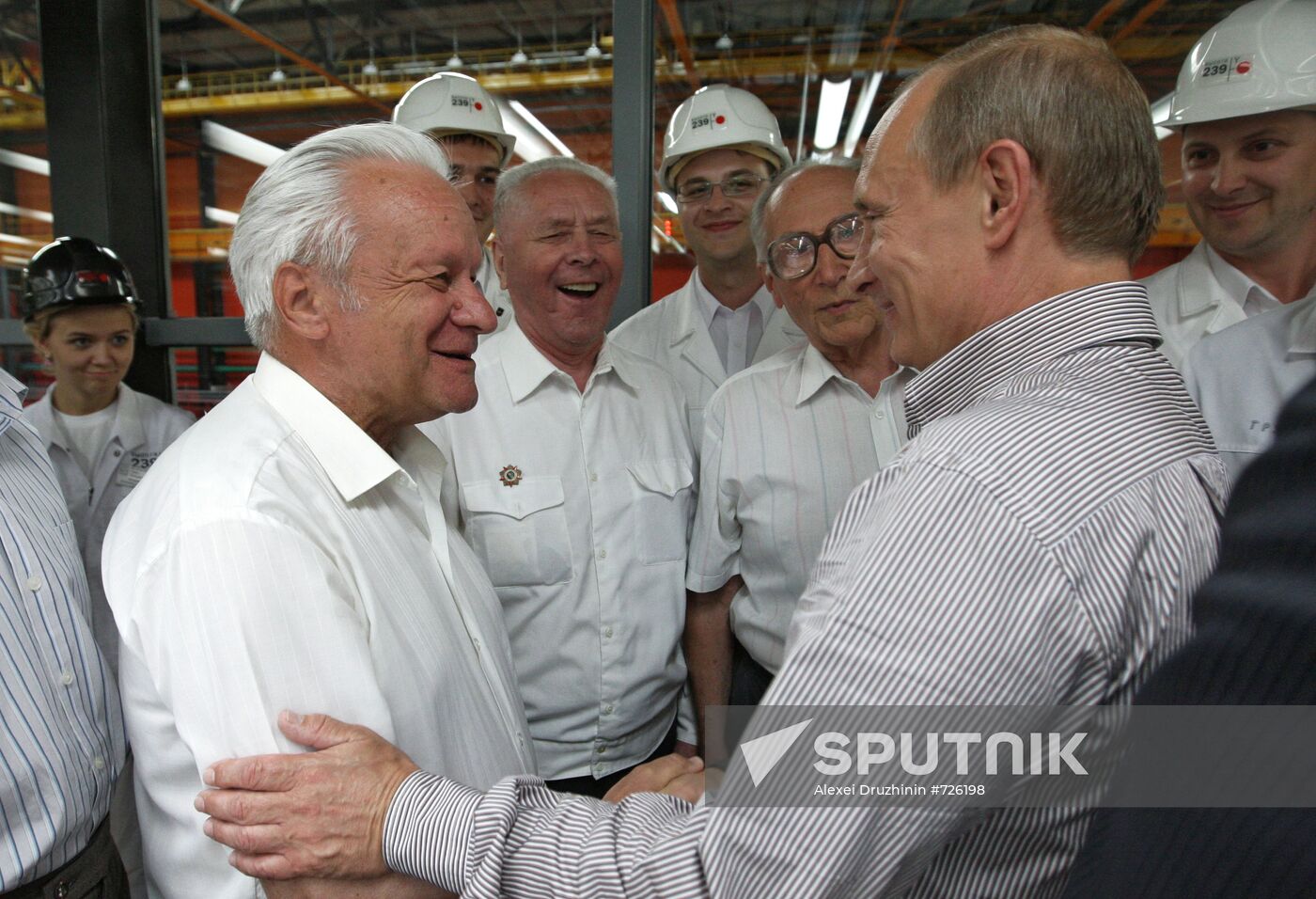 Vladimir Putin visits Chelyabinsk Tube Rolling Plant