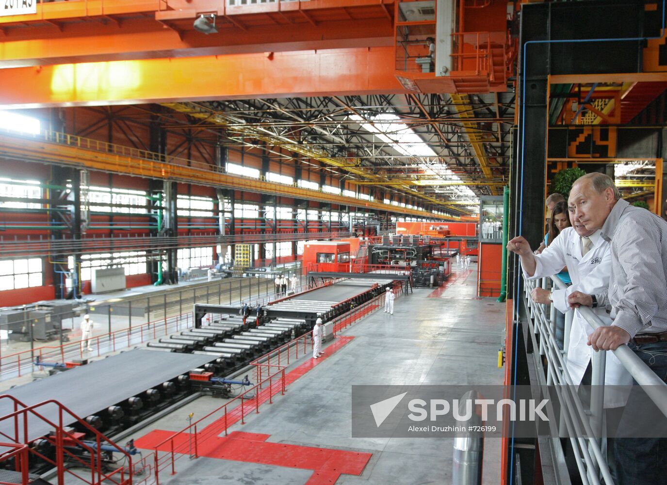 Vladimir Putin visits Chelyabinsk Tube Rolling Plant