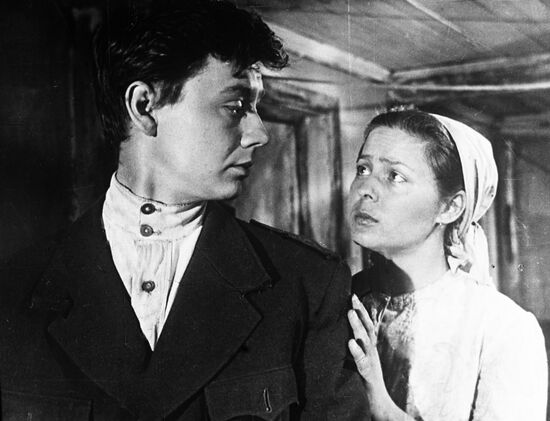 Oleg Tabakov and Tatyana Loginova in Ispytatelny Srok movie