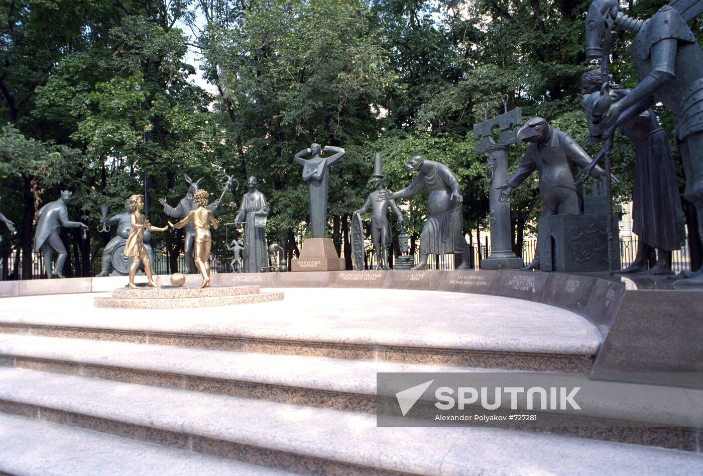 Group of sculptures The children – victims of adult vices