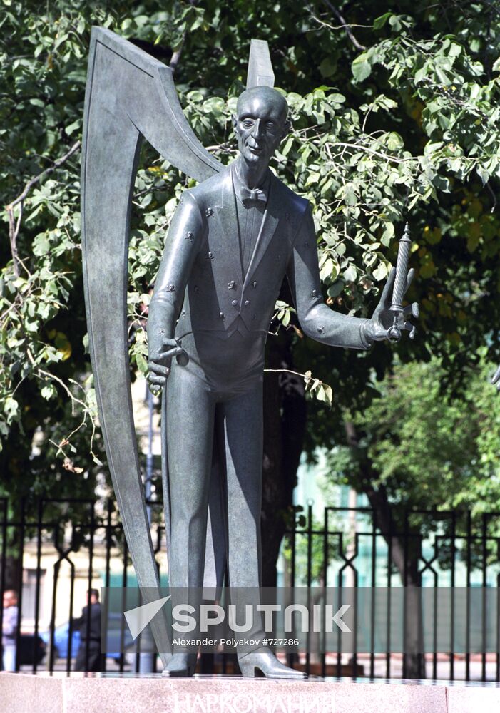 Sculpture Drug addiction