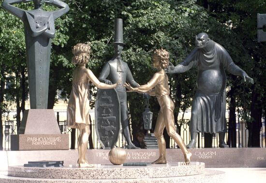 Figure composition "Playing Children"