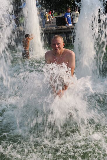 Bathing in fountains at Manezh Square