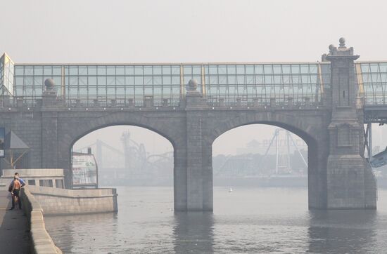 Andreyevsky bridge across Moskva River