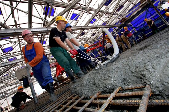 Construction of pedestrian bridge to Russky Island