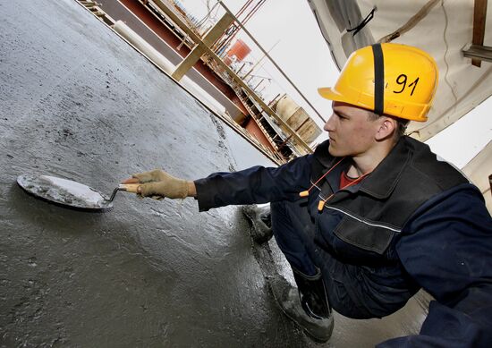 Construction of pedestrian bridge to Russky Island