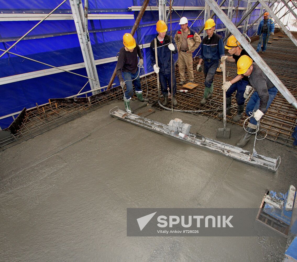 Construction of pedestrian bridge to Russky Island