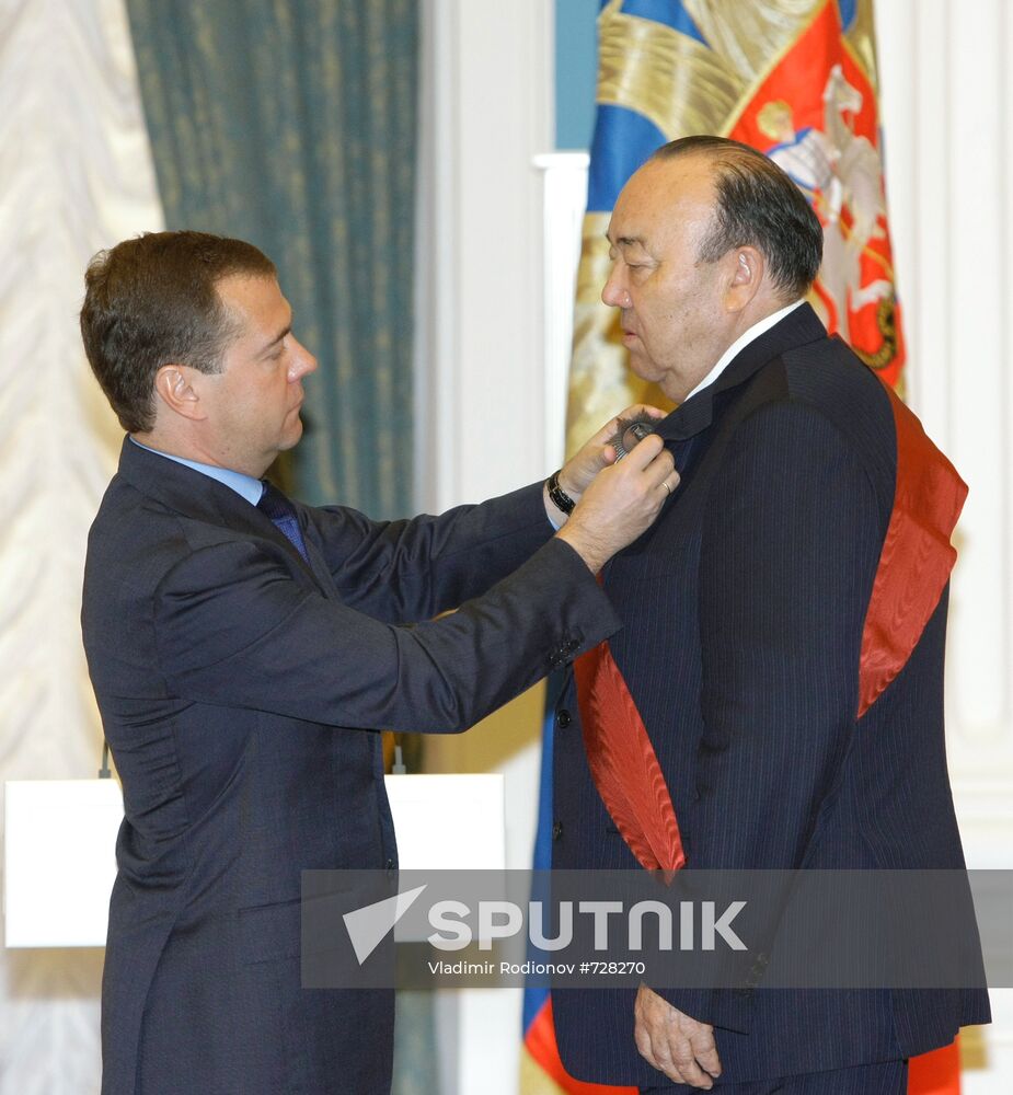 Dmitry Medvedev presents state awards in Kremlin