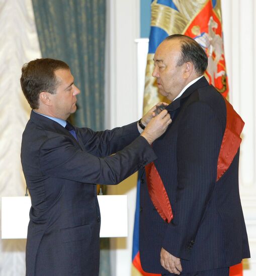 Dmitry Medvedev presents state awards in Kremlin