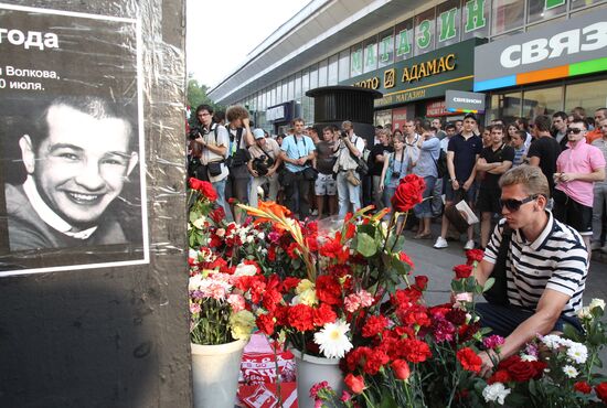 Commemorating Yury Volkov killed at Chistye Prudy