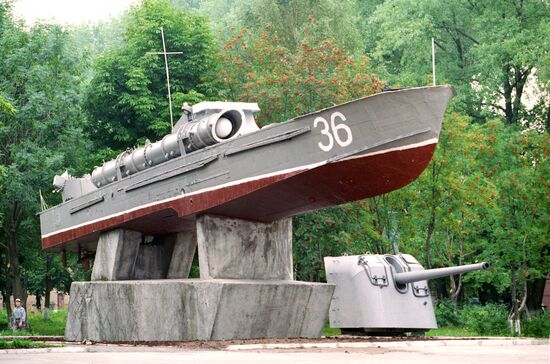 Memorial to marines