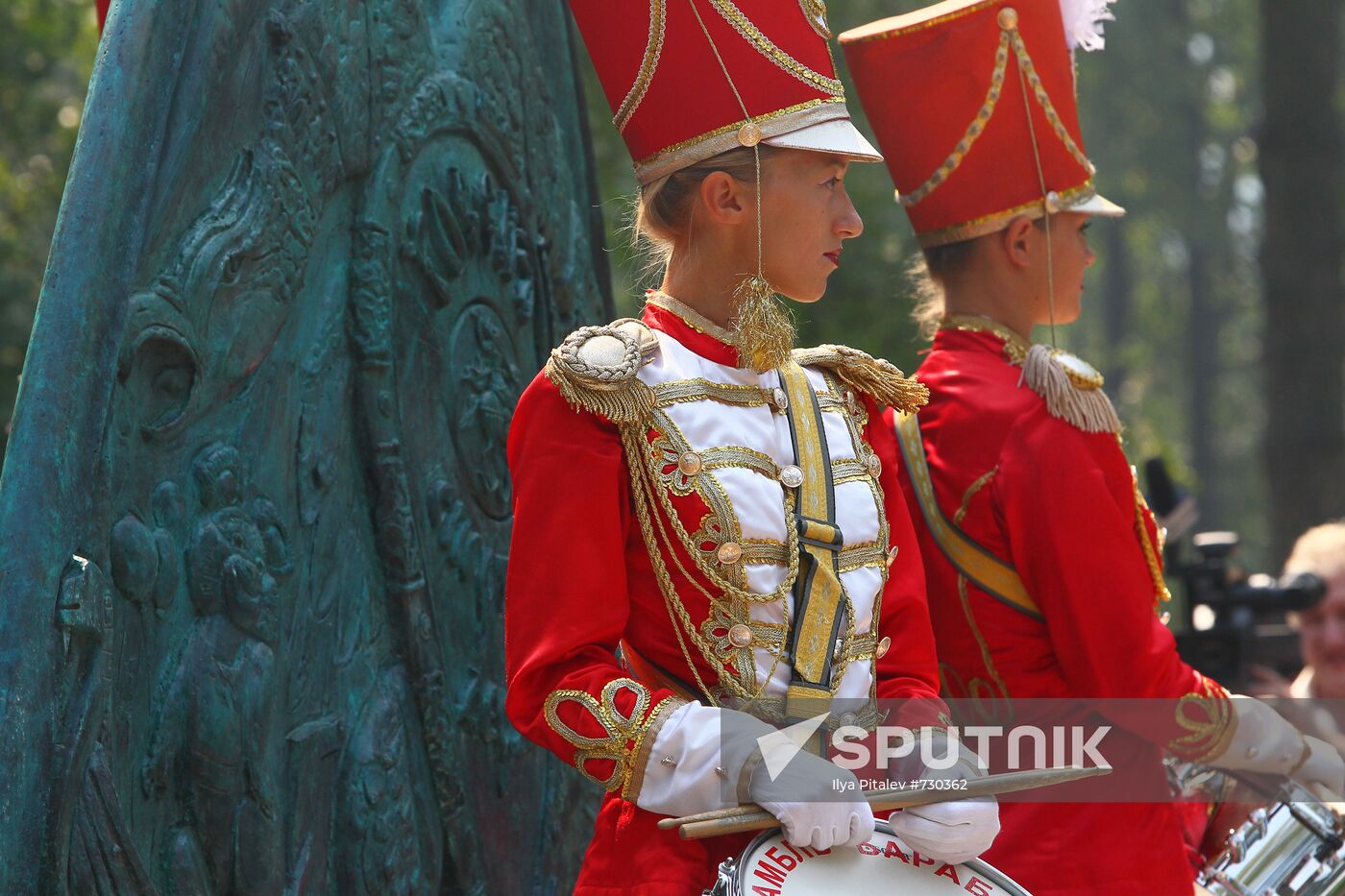 Unveiling a landmark to commemorate the Olympics