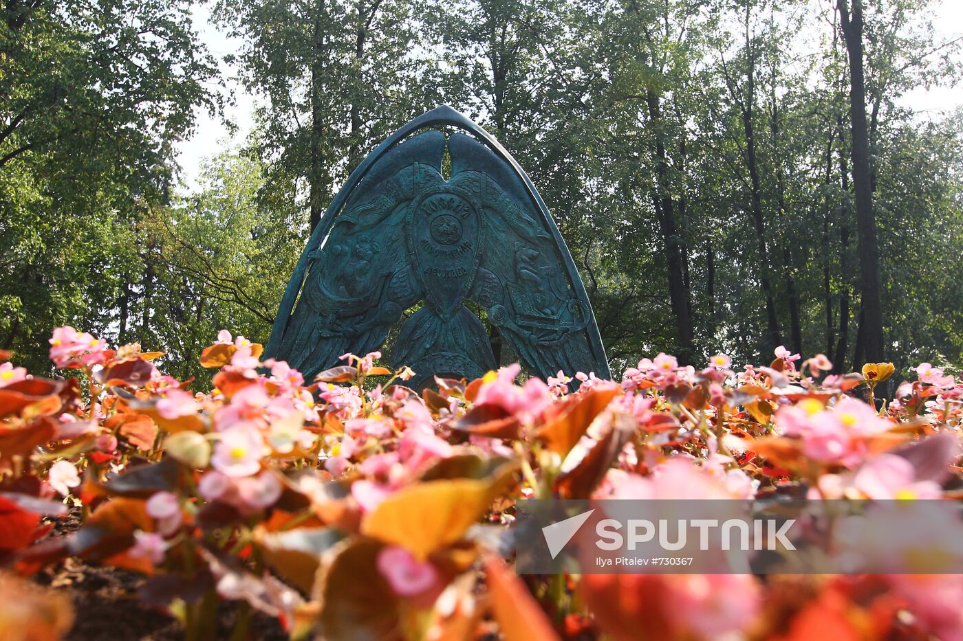 Unveiling a landmark to commemorate the Olympics